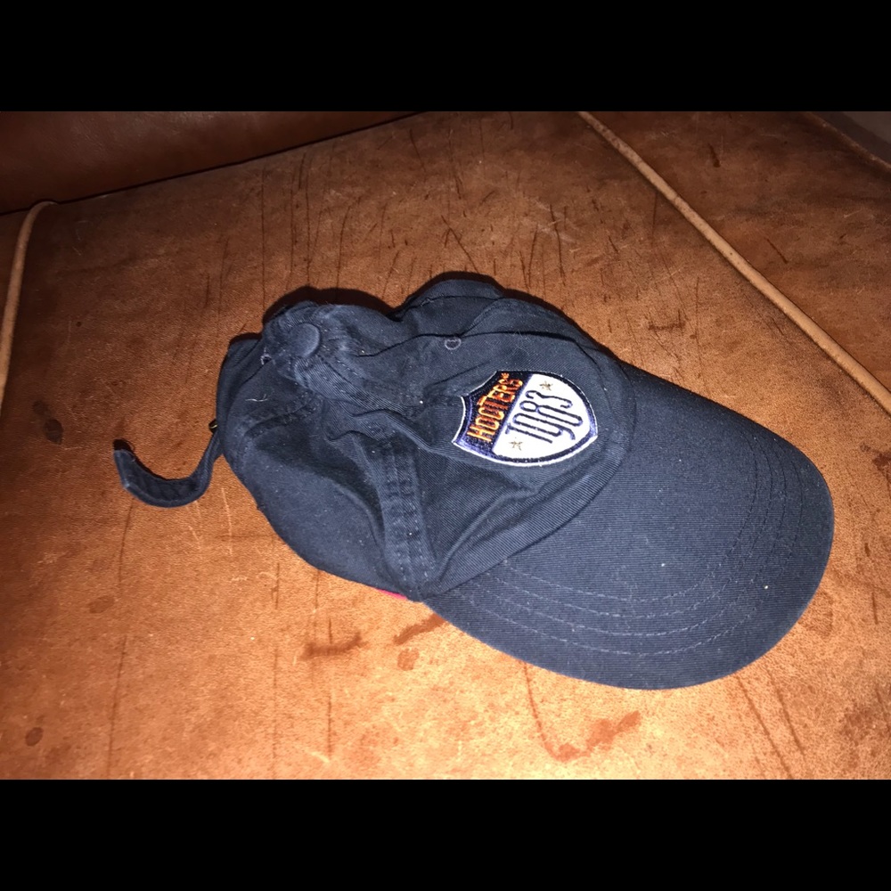 Vintage 1983 hooters baseball cap